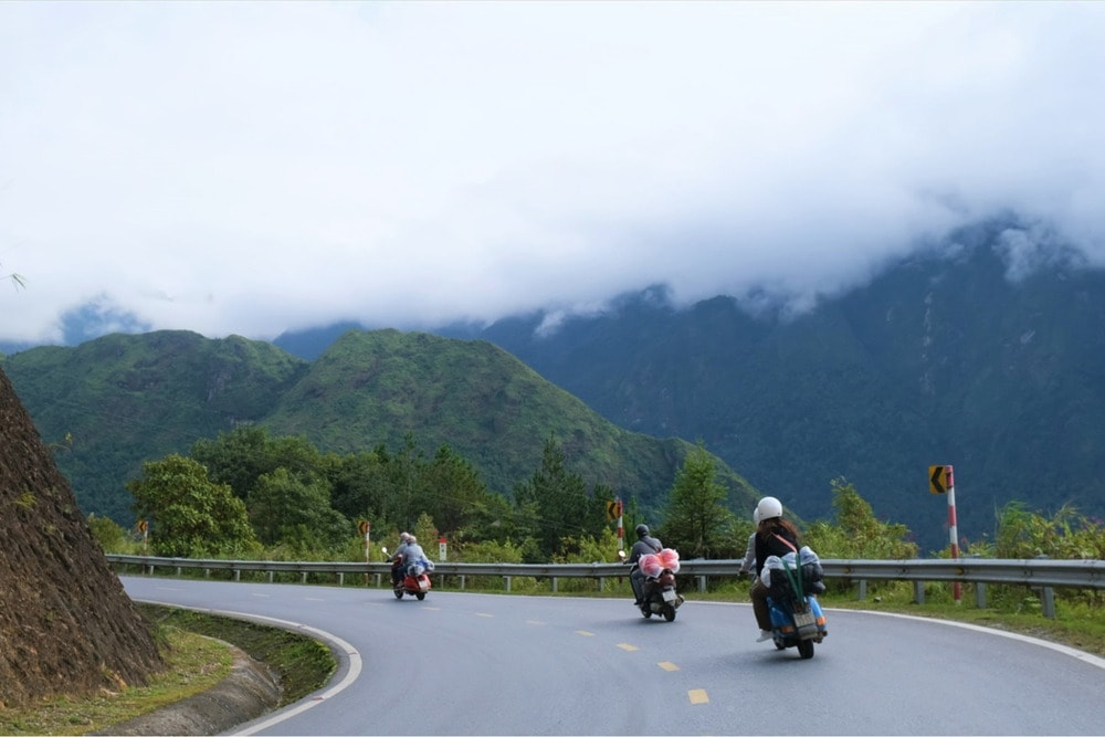 Du khách có thể lựa chọn phương tiện xe máy để di chuyển đến Mongo Land Đà Lạt